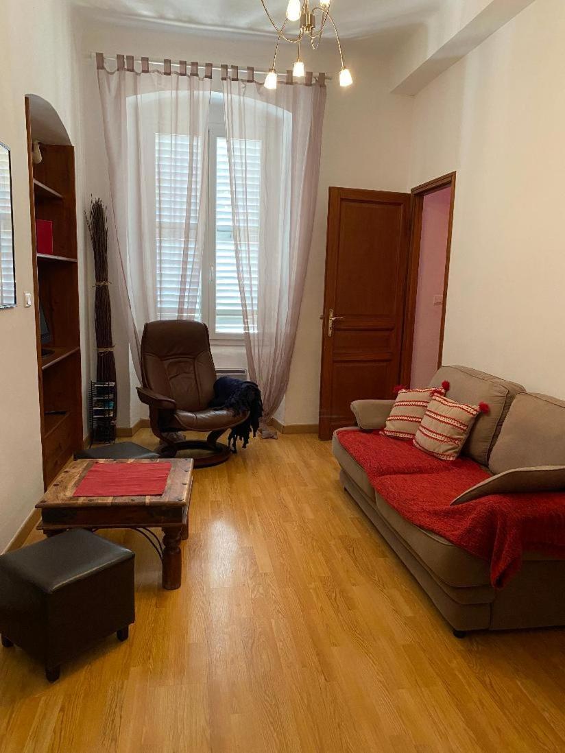 Nid Au 5eme Avec Ascensseur Appartement *